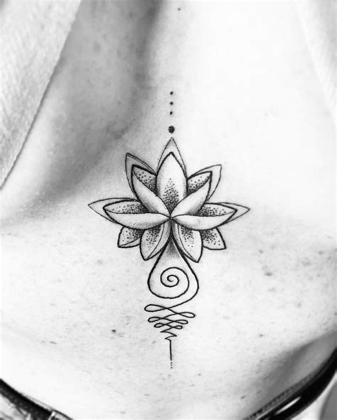 tatouage sous poitrine cote|Idées de tatouages sous les seins ou sous la poitrine